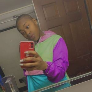 Meet your Posher, Chanel